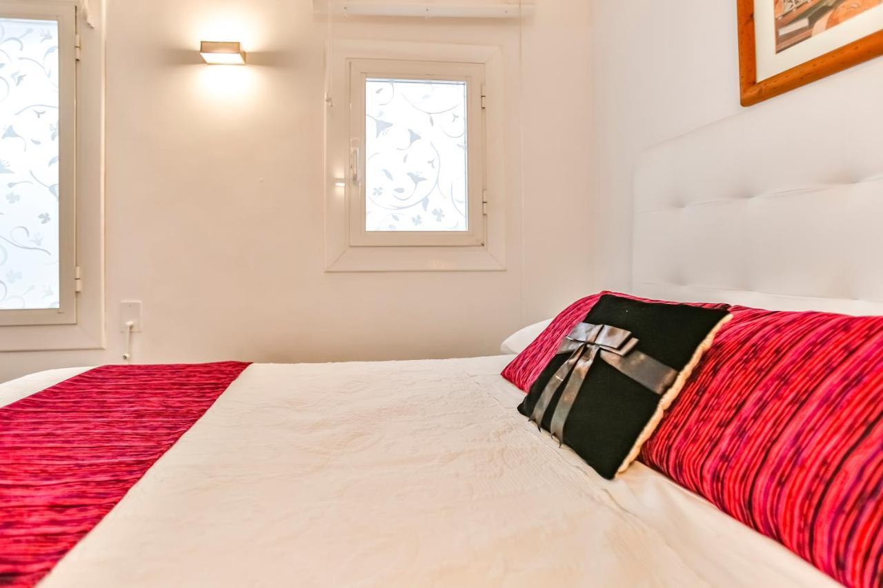 סיטגס Ghat Apartments Montroig מראה חיצוני תמונה
