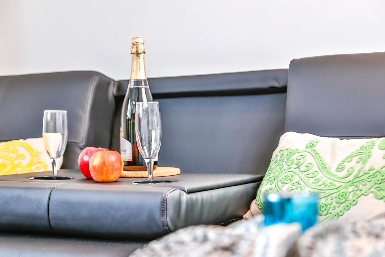 סיטגס Ghat Apartments Montroig מראה חיצוני תמונה